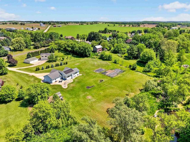 4648 Pierceville Road, Cottage Grove, WI 52527