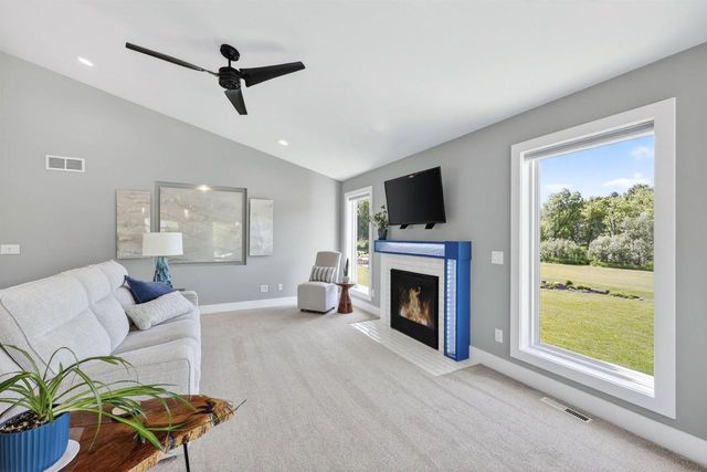 4648 Pierceville Road, Cottage Grove, WI 52527