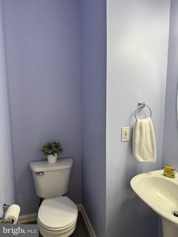 5448 CHIEFTAIN CIR, Alexandria, VA 22312