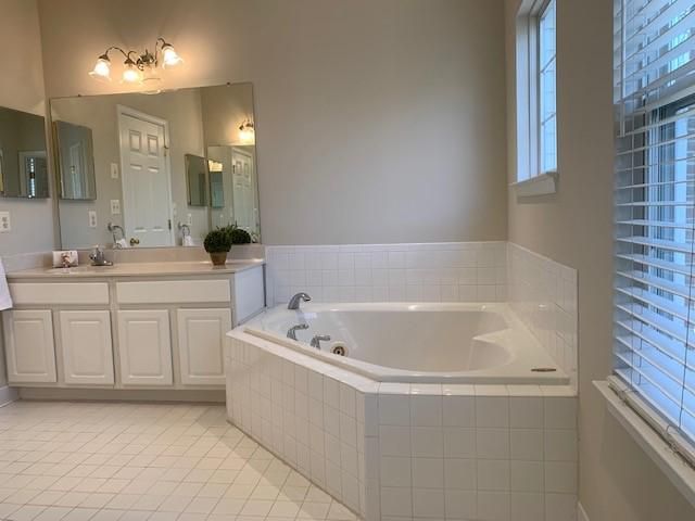5448 CHIEFTAIN CIR, Alexandria, VA 22312