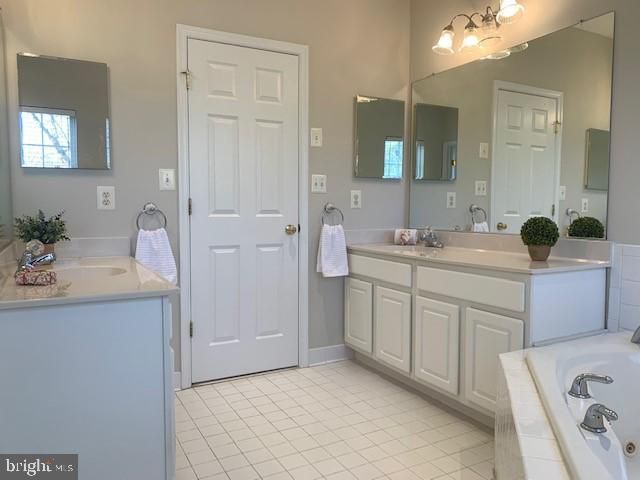 5448 CHIEFTAIN CIR, Alexandria, VA 22312