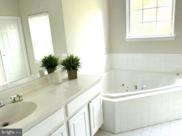 5448 CHIEFTAIN CIR, Alexandria, VA 22312