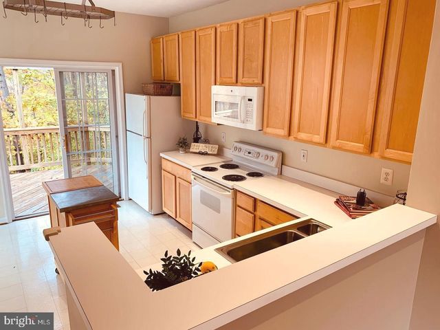 5448 CHIEFTAIN CIR, Alexandria, VA 22312