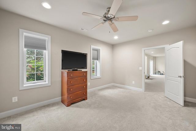 5221 JACOBS CREEK PL, Haymarket, VA 20169