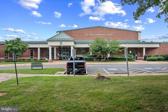 5221 JACOBS CREEK PL, Haymarket, VA 20169