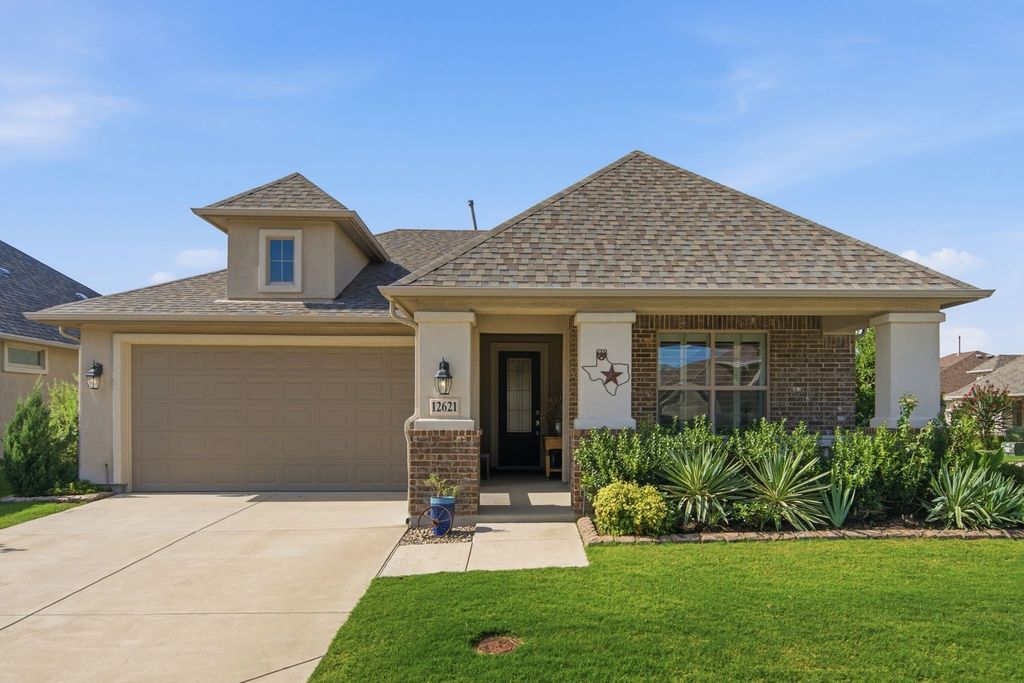 12621 Gritstone Drive, Denton, TX 76207