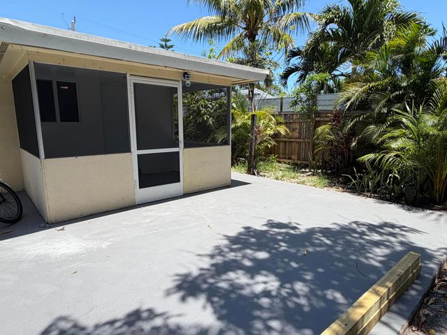 1652 NE 33rd Street B, Oakland Park, FL 33334