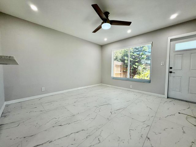 1652 NE 33rd Street B, Oakland Park, FL 33334