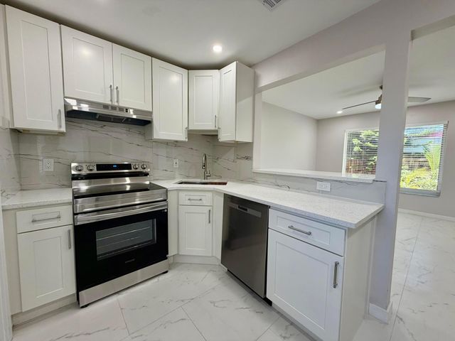 1652 NE 33rd Street B, Oakland Park, FL 33334