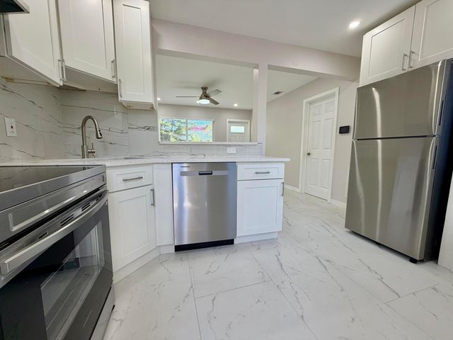 1652 NE 33rd Street B, Oakland Park, FL 33334