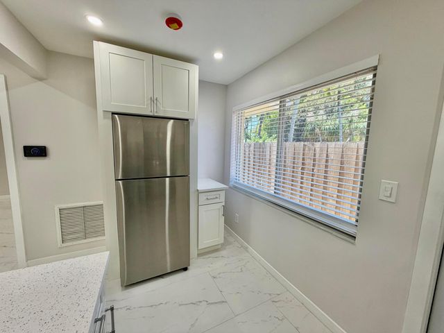 1652 NE 33rd Street B, Oakland Park, FL 33334