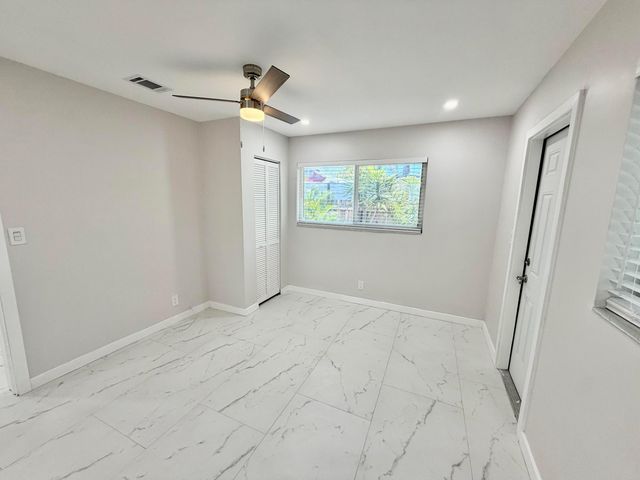 1652 NE 33rd Street B, Oakland Park, FL 33334