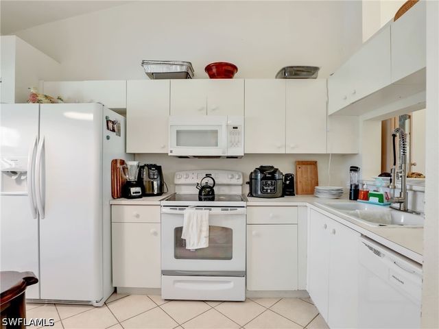 6900 Huntington Lakes CIR 202, Naples, FL 34119