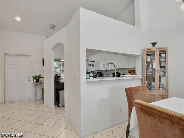 6900 Huntington Lakes CIR 202, Naples, FL 34119