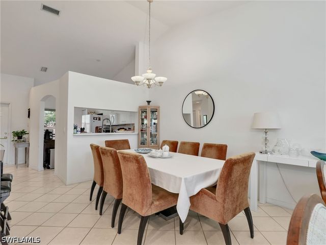 6900 Huntington Lakes CIR 202, Naples, FL 34119