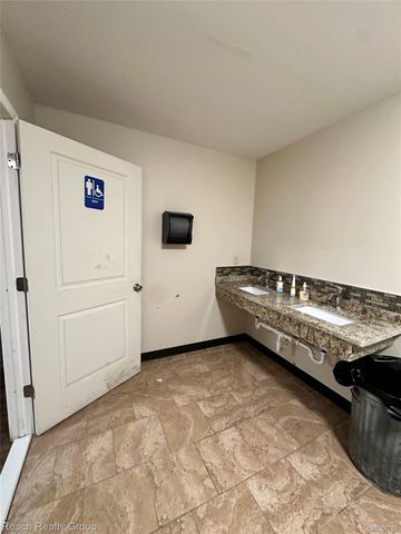 21562 Schoolcraft, Detroit, MI 48223