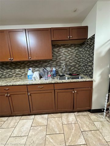 21562 Schoolcraft, Detroit, MI 48223