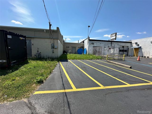 21562 Schoolcraft, Detroit, MI 48223