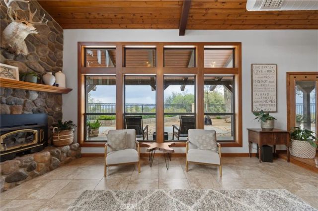 29501 Hart Oaks Drive, Keene, CA 93531