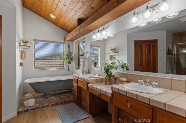 29501 Hart Oaks Drive, Keene, CA 93531