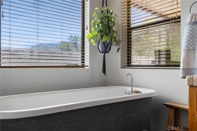 29501 Hart Oaks Drive, Keene, CA 93531