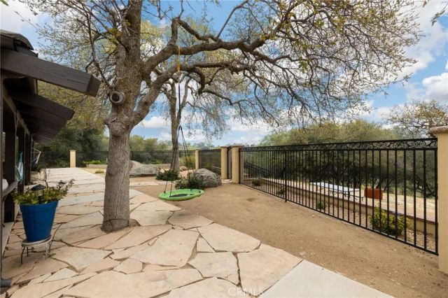 29501 Hart Oaks Drive, Keene, CA 93531