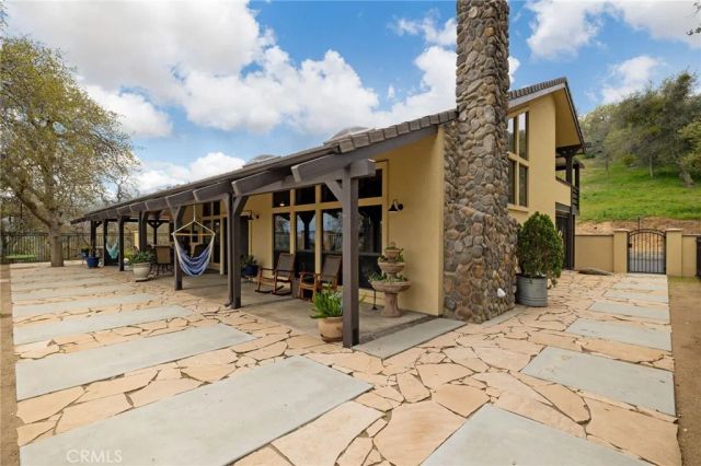 29501 Hart Oaks Drive, Keene, CA 93531