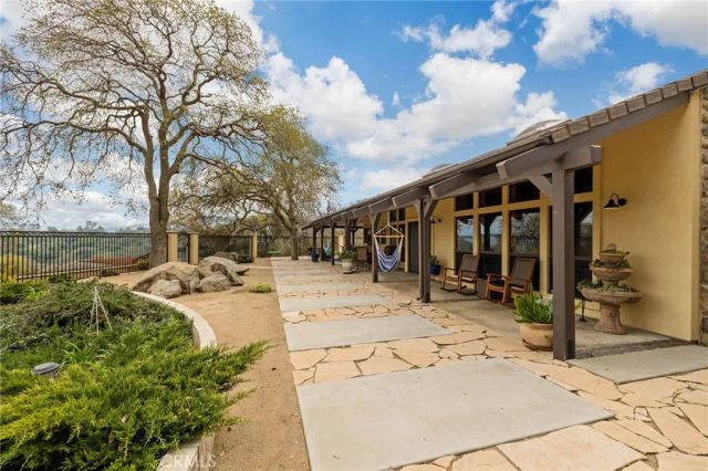 29501 Hart Oaks Drive, Keene, CA 93531