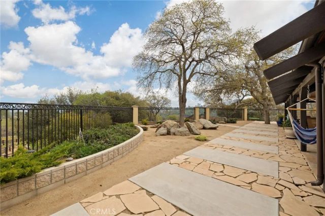 29501 Hart Oaks Drive, Keene, CA 93531