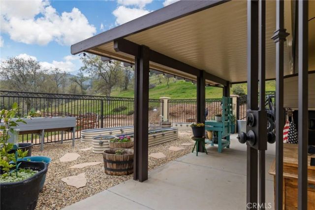 29501 Hart Oaks Drive, Keene, CA 93531