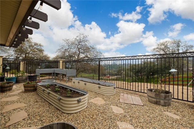 29501 Hart Oaks Drive, Keene, CA 93531