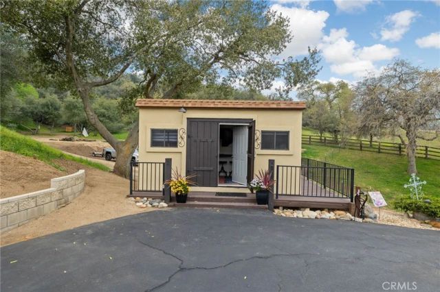 29501 Hart Oaks Drive, Keene, CA 93531