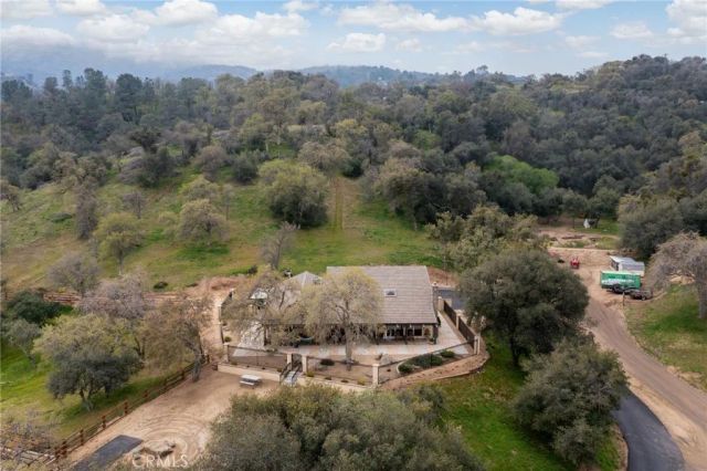 29501 Hart Oaks Drive, Keene, CA 93531