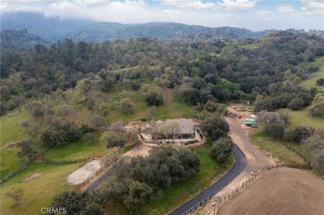 29501 Hart Oaks Drive, Keene, CA 93531