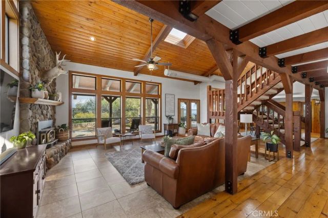 29501 Hart Oaks Drive, Keene, CA 93531