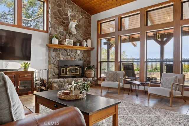 29501 Hart Oaks Drive, Keene, CA 93531