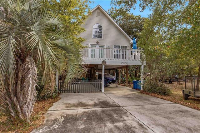 5704 Armadillo Avenue, Orange Beach, AL 36561