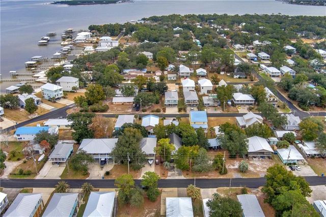 5704 Armadillo Avenue, Orange Beach, AL 36561