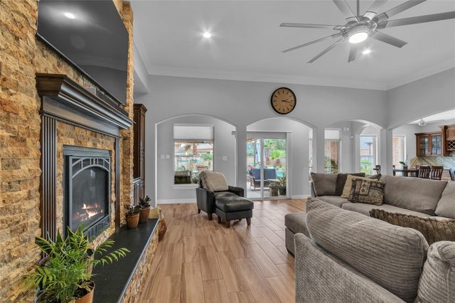 403 Old Orchard Way, Dickinson, TX 77539