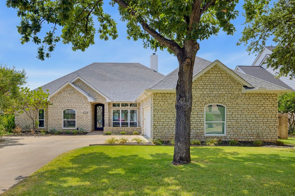 2326 River Road, Granbury, TX 76048 — photo 2