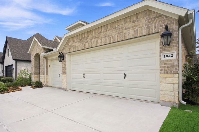 1042 Windy Creek Path, Conroe, TX 77304