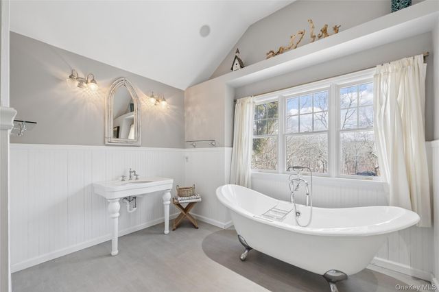 86 Northwest Path, Sagaponack, NY 11962
