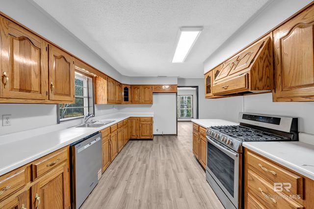 5225 PERSONS Drive, Mobile, AL 36618