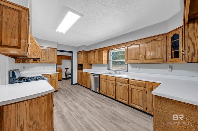 5225 PERSONS Drive, Mobile, AL 36618