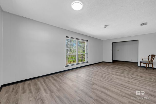 5225 PERSONS Drive, Mobile, AL 36618