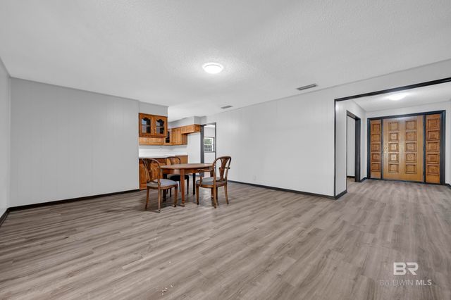 5225 PERSONS Drive, Mobile, AL 36618