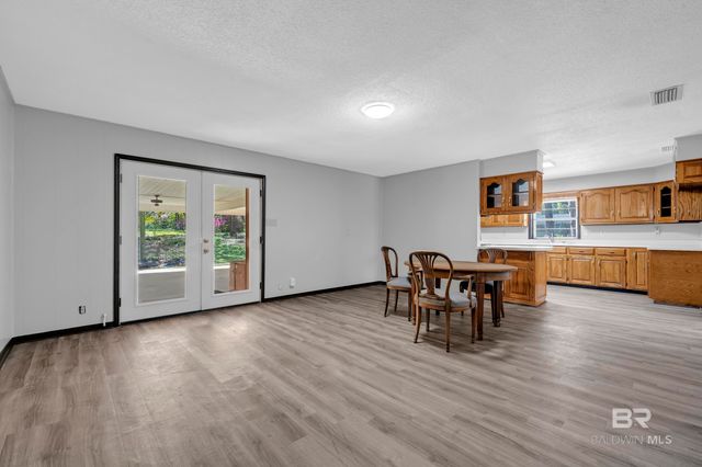 5225 PERSONS Drive, Mobile, AL 36618