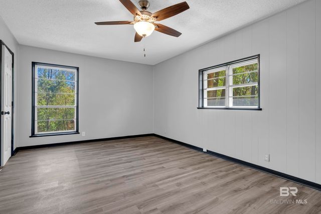 5225 PERSONS Drive, Mobile, AL 36618