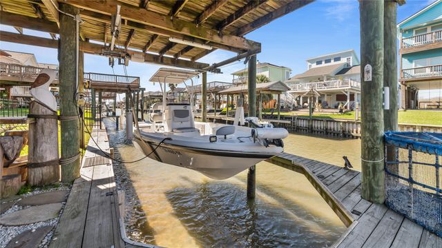 1210 Island Drive, Dickinson, TX 77539