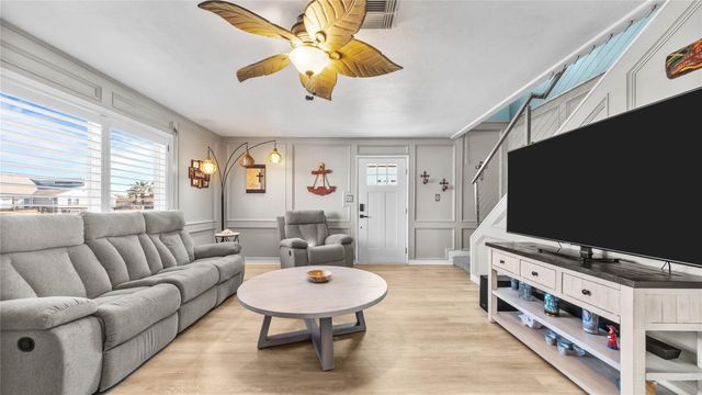 1210 Island Drive, Dickinson, TX 77539